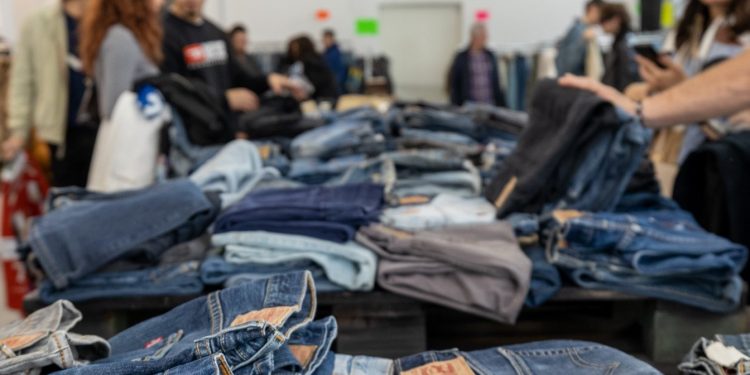 Torna Retrograde, il garage sale di East Market dedicato all’abbigliamento vintage