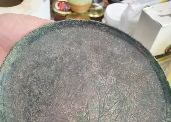 Ritrovato lo specchio etrusco di Cassandra, era dei Torlonia