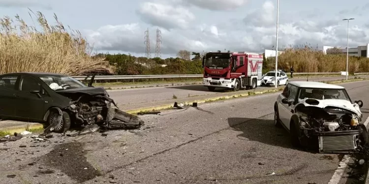Scontro frontale alle porte di Sassari, un ferito grave