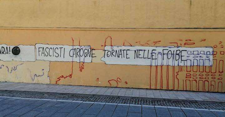 Sfregiata la memoria delle foibe a Cagliari: insulti con la vernice davanti al monumento