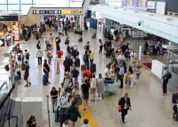 Allarme bomba su volo New York-Delhi, atterra a Roma