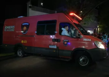 Incendio in un grattacielo a Buenos Aires, oltre 100 evacuati