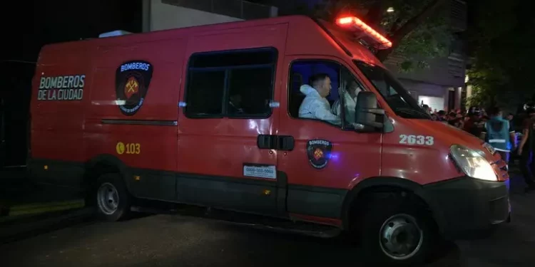 Incendio in un grattacielo a Buenos Aires, oltre 100 evacuati