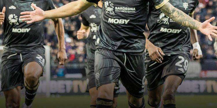 Calcio, grande vittoria del Cagliari in casa contro il Parma