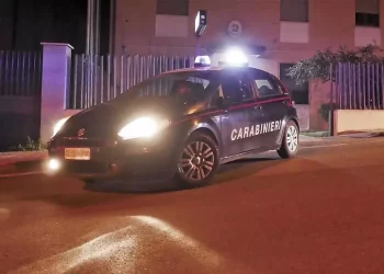 Minaccia la madre e di dar fuoco alla casa e all’auto, arrestato