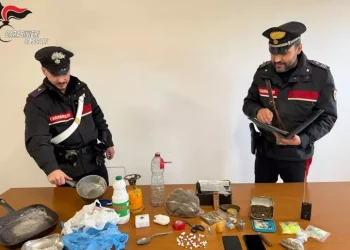 Casa trasformata in ‘fortino’ della droga, due arresti