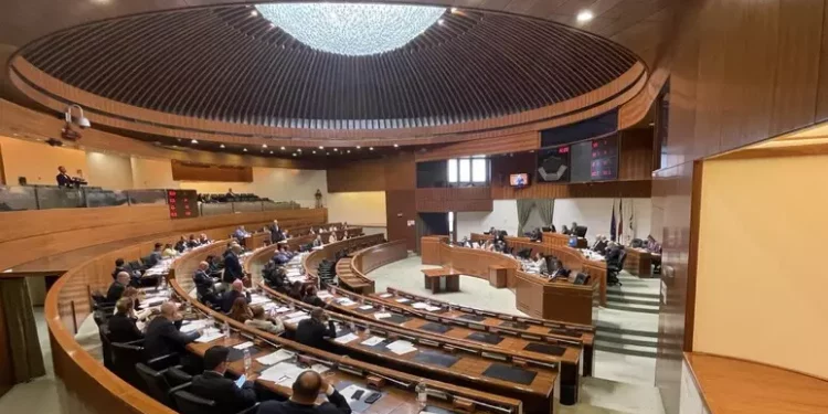 FdI attacca su decadenza Todde, ‘un pasticcio e perdita di tempo’