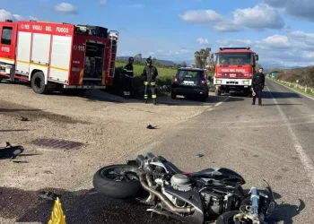 Si scontra con un camion, motociclista muore a Nurri