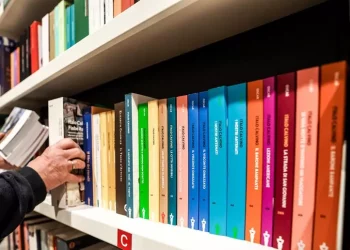 A Telti biblioteca comunale con 5300 libri dedicata a Columbano