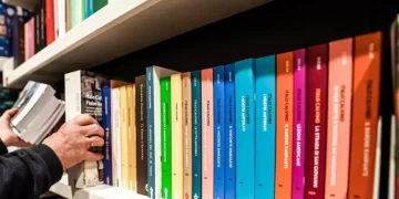 A Telti biblioteca comunale con 5300 libri dedicata a Columbano