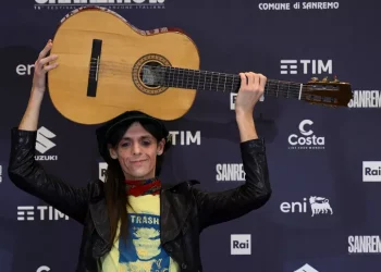 A Sanremo premio Assomusica alla rivelazione Lucio Corsi