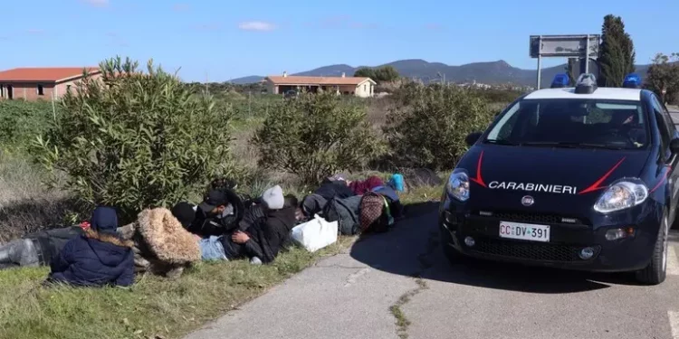 Dodici migranti sbarcati sulle coste del sud Sardegna