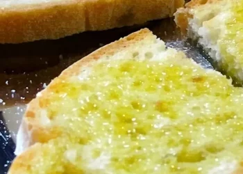 Pane e olio per gli alunni morosi alla mensa, è polemica