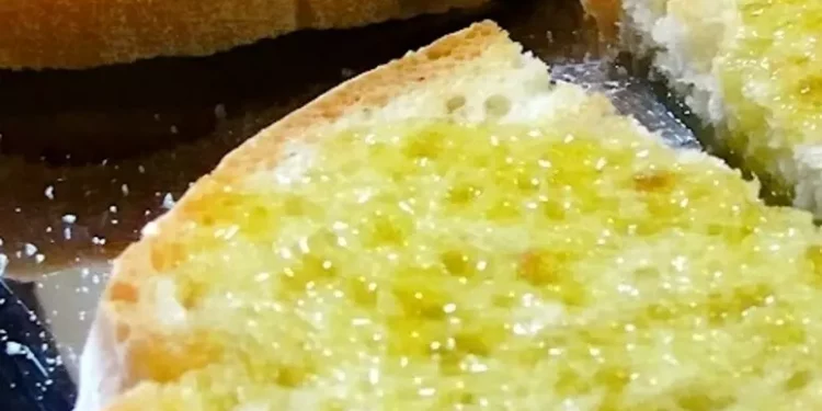 Pane e olio per gli alunni morosi alla mensa, è polemica