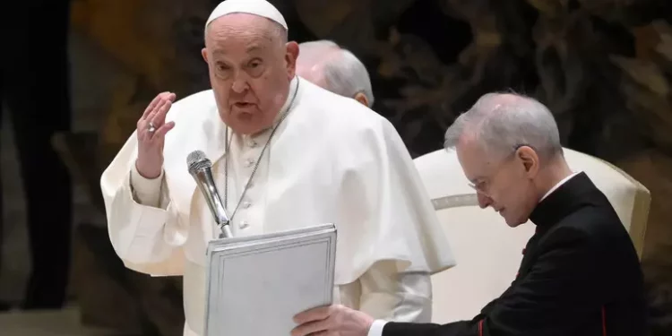 Il Papa si ricovera al Gemelli per la bronchite