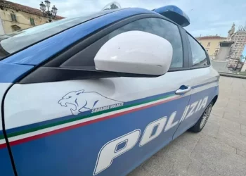 Sassari, 23enne aggredita e violentata sul portone di casa