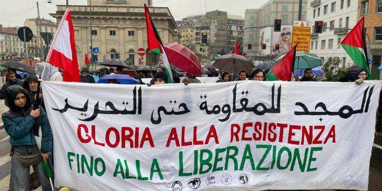 Corteo pro Palestina a Milano, è il 70mo dall’inizio del conflitto: “No al piano Trump”