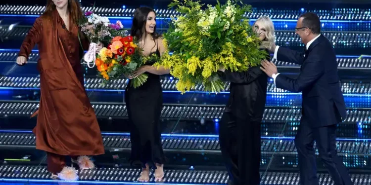 Sanremo, 10,7 milioni con il 59.8% per la terza serata