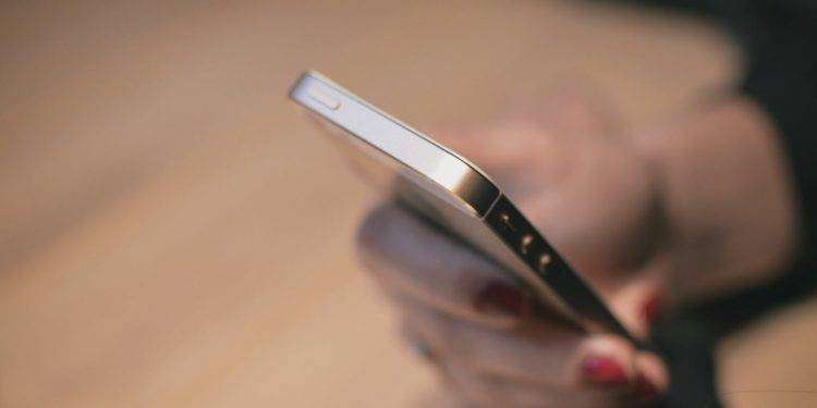 Farsi foto o video porno? È utile a fare soldi: così la pensa il 17% dei giovani