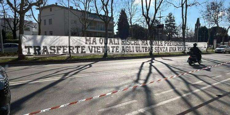 Divieto trasferta per gli ultras cagliaritani: solidarietà dagli atalantini