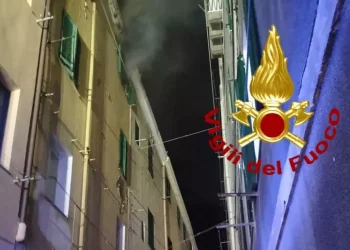 Alghero, appartamento distrutto dal fuoco e palazzina inagibile