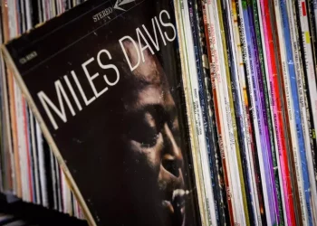 Nasce a Bologna la sala ascolto vinili con 25.000 dischi