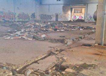 Maxi discarica abusiva nell’ex distilleria di Macchiareddu