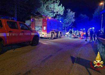 Gravissimo incidente a Orani: con l’auto finisce contro un albero: il conducente è in codice rosso