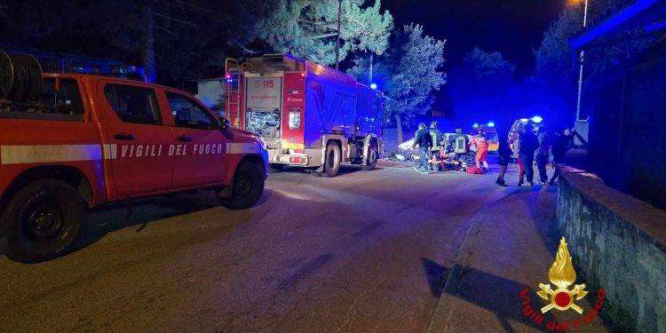 Gravissimo incidente a Orani: con l’auto finisce contro un albero: il conducente è in codice rosso