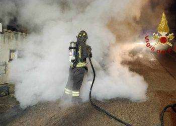 Paura a Pula, auto in fiamme nella notte