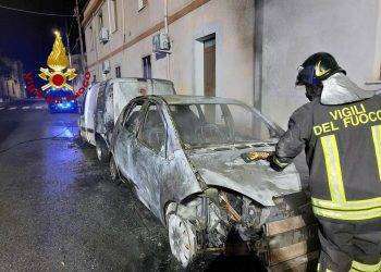 Due auto in fiamme nella notte a Galtellì