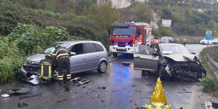 Schianto tra auto alle porte di Nuoro