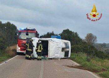 Scontro tra tre auto e un camper: 5 feriti trasportati in ospedale