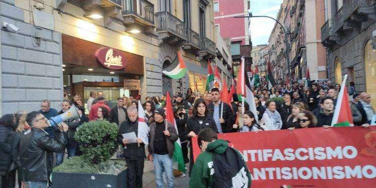 Corteo per la Palestina a Cagliari: in migliaia per le vie della città