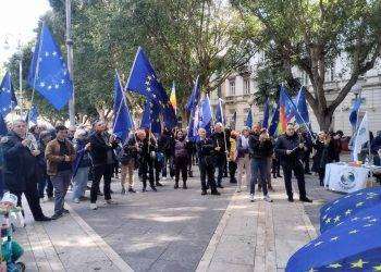 In 200 in piazza a Cagliari per l’Europa: flop la manifestazione lanciata da Michele Serra