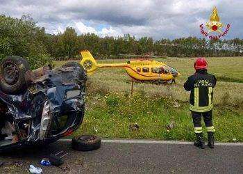Auto si ribalta sulla SS 130: un ferito grave, intervento  dell’elisoccorso