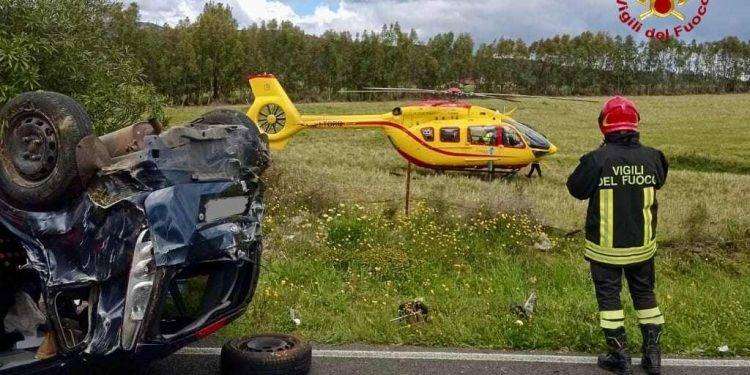 Auto si ribalta sulla SS 130: un ferito grave, intervento  dell’elisoccorso