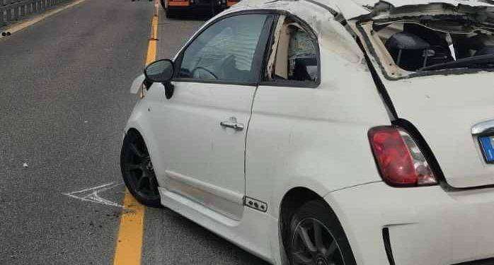 Auto contro il guardrail sulla 131 Dcn: due feriti