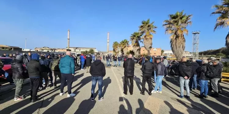 Sciopero e presidio a oltranza alla Portovesme