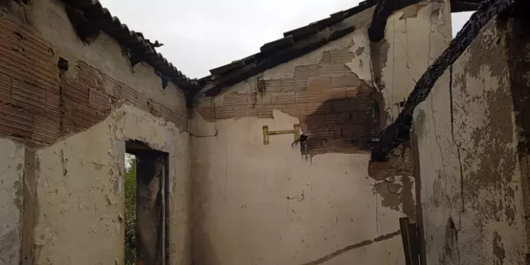 A Sadali va a fuoco l’abitazione di un poliziotto