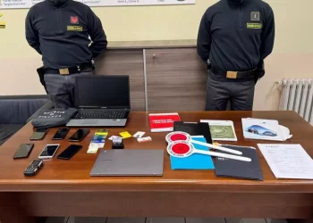 Assicuratore arrestato per truffa ed estorsione a Nuoro