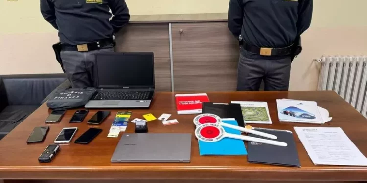 Assicuratore arrestato per truffa ed estorsione a Nuoro