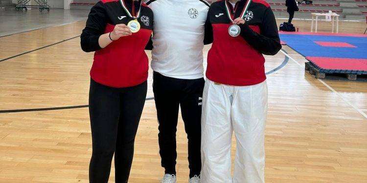 La Sandalia Karate di Ozieri trionfa ai Campionati regionali: Oro e Argento Seniores per Fatima Chessa e Aurora Vacca