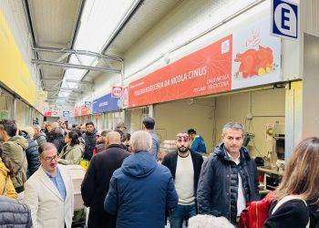 Cagliari, il Mercato provvisorio di piazza Nazzari ha aperto le porte