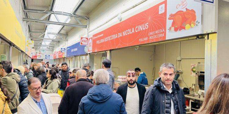 Cagliari, il Mercato provvisorio di piazza Nazzari ha aperto le porte