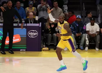 Basket: Nba, LeBron primo a superare la soglia dei 50mila punti