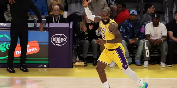 Basket: Nba, LeBron primo a superare la soglia dei 50mila punti