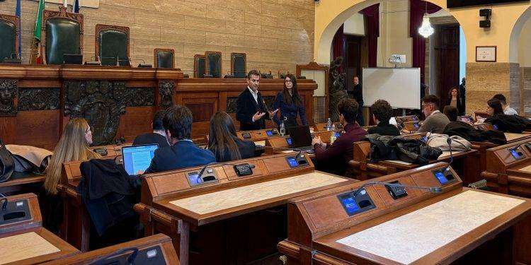 Il sindaco Zedda incontra gli studenti universitari a Palazzo Bacaredda
