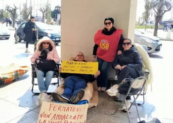 Oss, ‘accampate sotto Consiglio e ignorate per la loro festa’