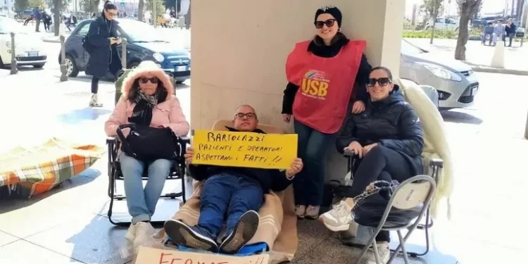 Oss, ‘accampate sotto Consiglio e ignorate per la loro festa’